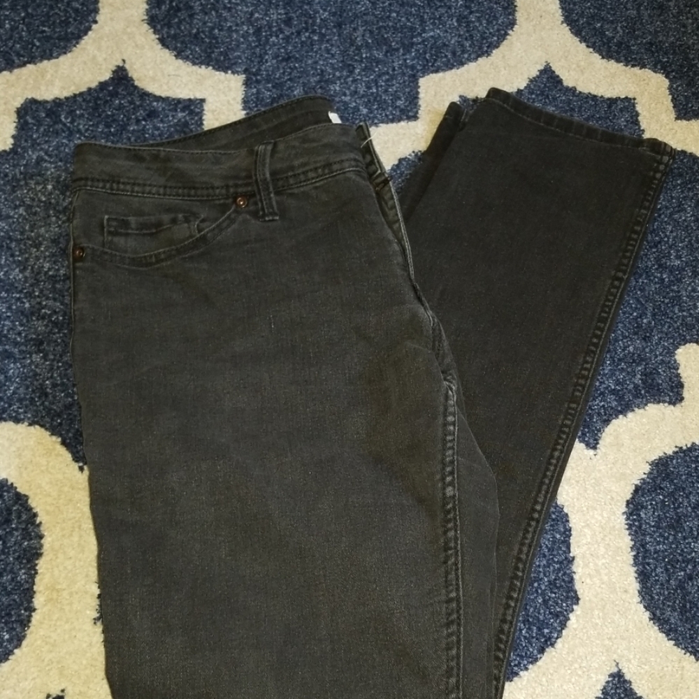 SALE 😍 4/$15!!🚨 Size 13 black denim straight leg